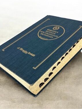 Vintage 1972 Webster’s Seventh New Collegiate Dictionary Indexed HC USA